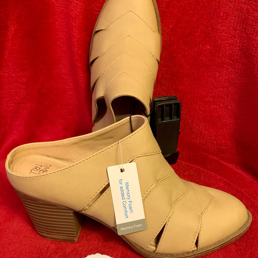 Time and Tru womens shoes sz 7 NEW WITH TAGS tan
